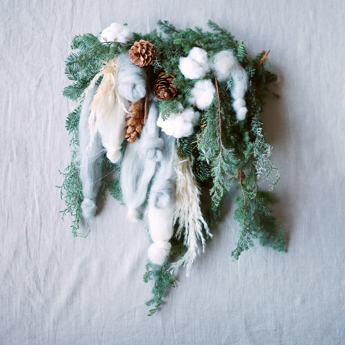 【クリスマス限定】＜冬のヒツジたち＞エバーグリーンのタペストリー