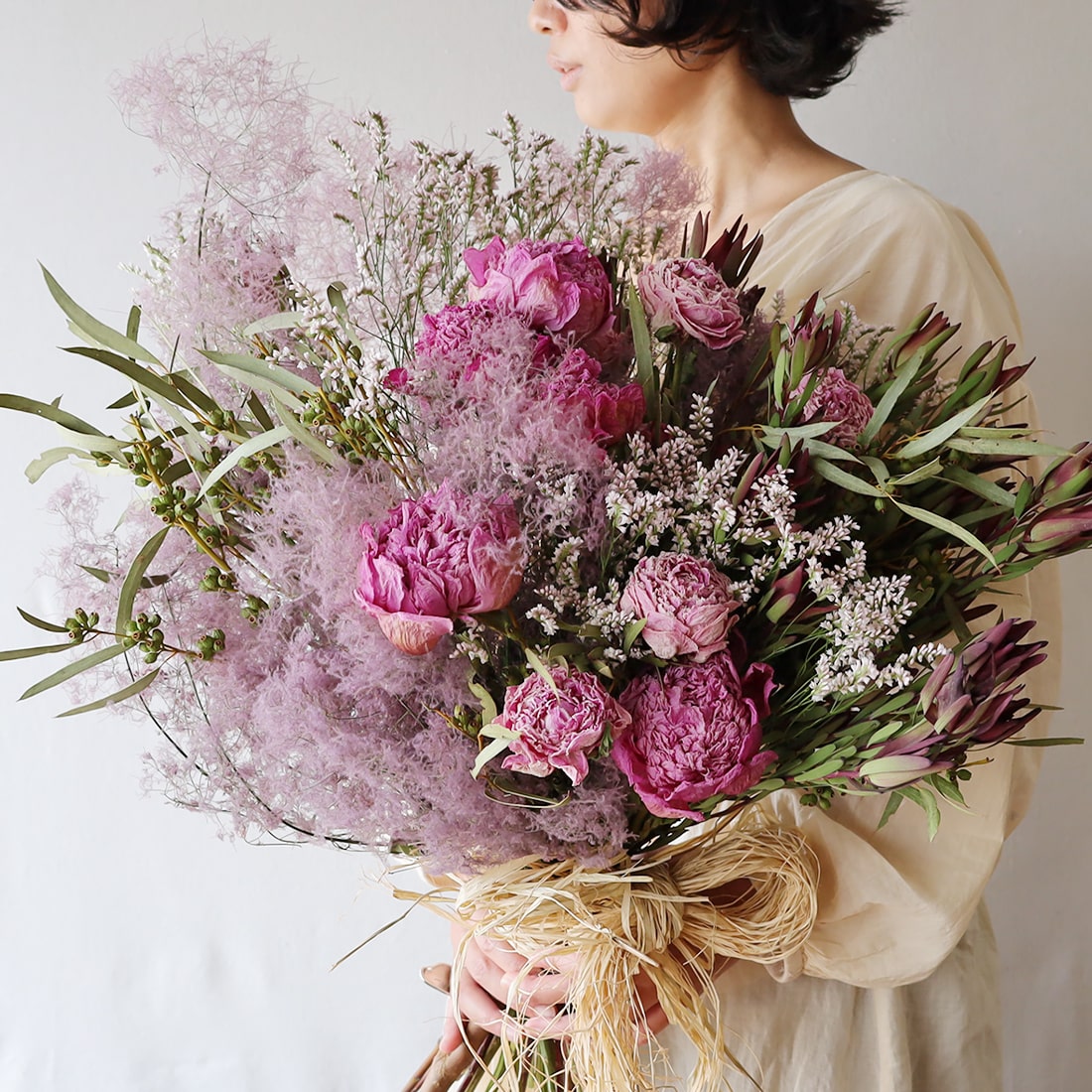 ６月のとびきり】芍薬とスモークツリーのブーケ 商品ページ - 土と風の