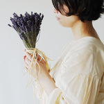 ＜夜の貴婦人＞ラベンダーのスタンドブーケ